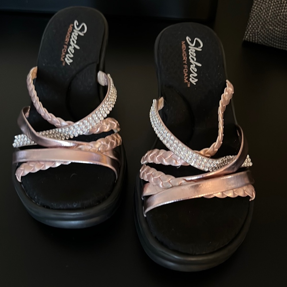 New Skechers memory foam wedge sandals size 6